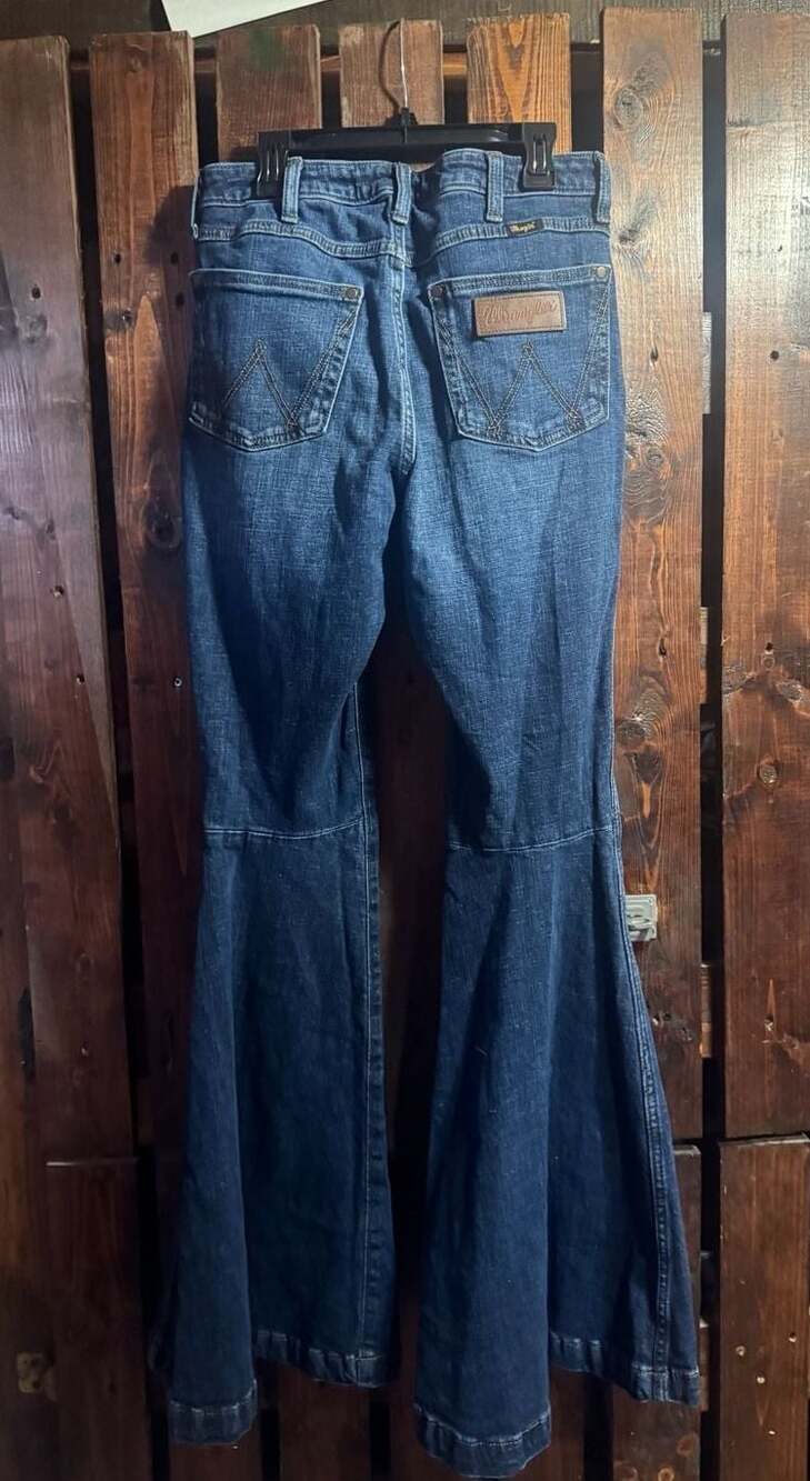 Wrangler Women's High Rise Flare Leg Jeans size 28 - Picture 3 of 4